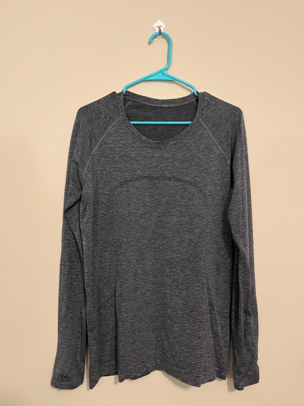 Lululemon long sleeve workout top